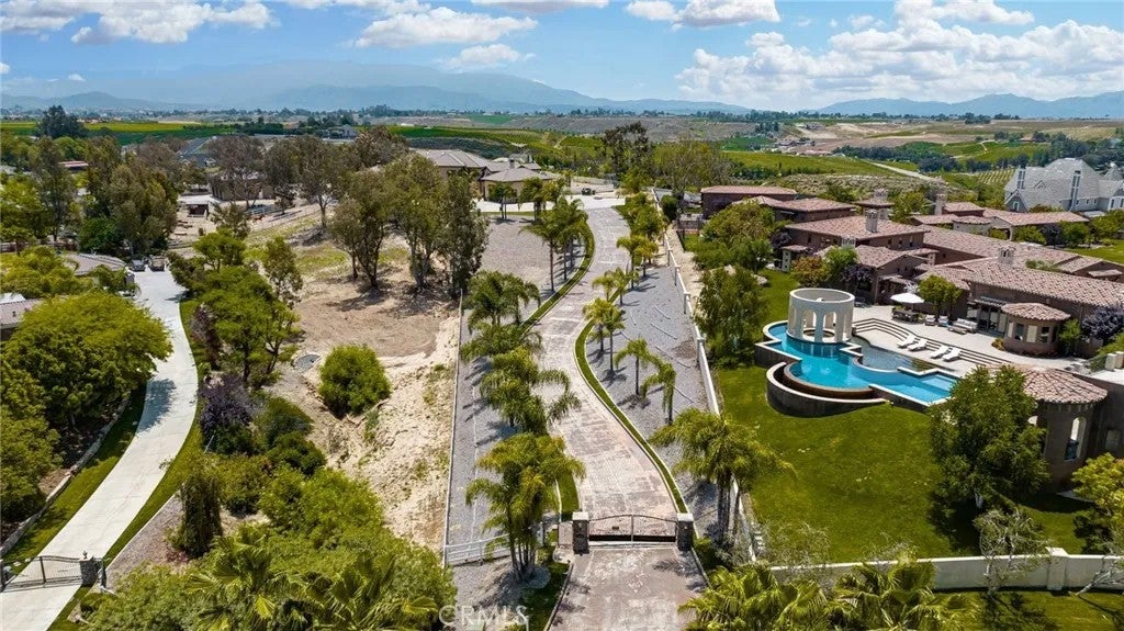 Photo of 39625 Calle Cabernet, Temecula, CA 92591 (MLS # OC26070354)