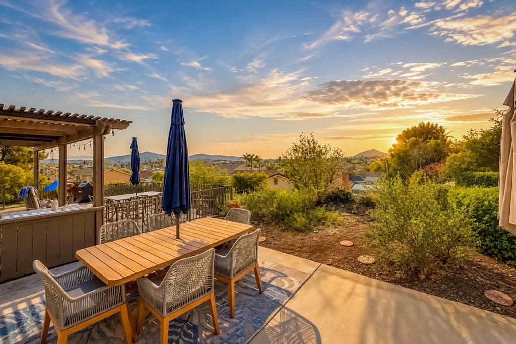 Photo of 1318 Gary Ln, Escondido, CA 92026 (MLS # 260024939)