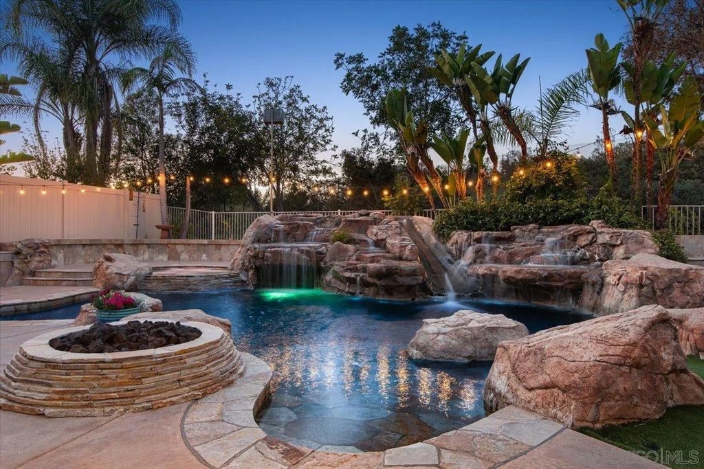 Photo of 218 Falcon Pl, San Marcos, CA 92069 (MLS # 260012433)