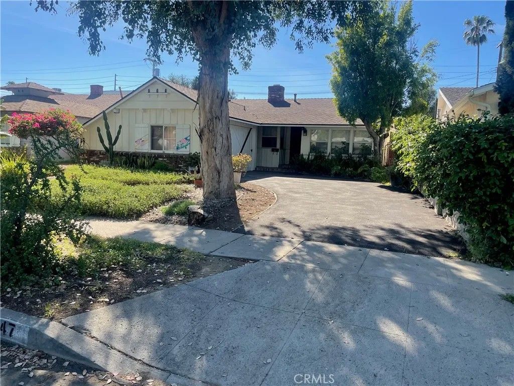 Photo of 6947 Murietta Avenue, Van Nuys, CA 91405 (MLS # BB26060699)