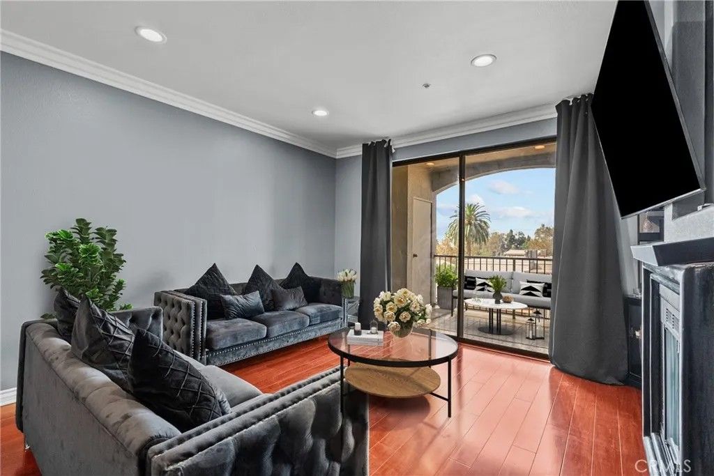 Photo of 555 Maine Ave #320 Ave, Long Beach, CA 90802 (MLS # SR25251667)