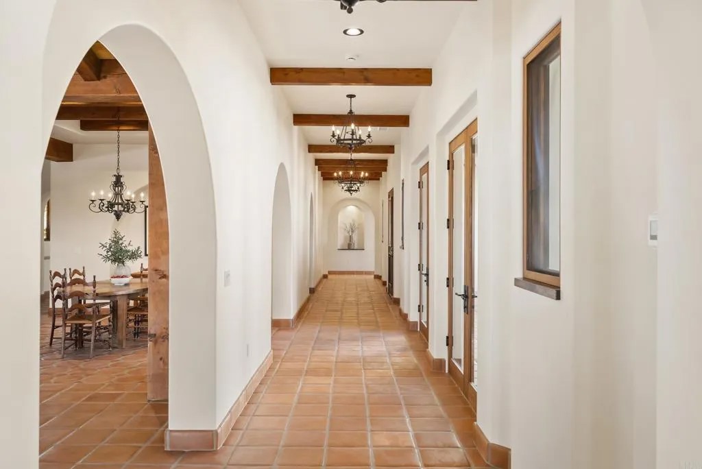 2525 Date Palm Court