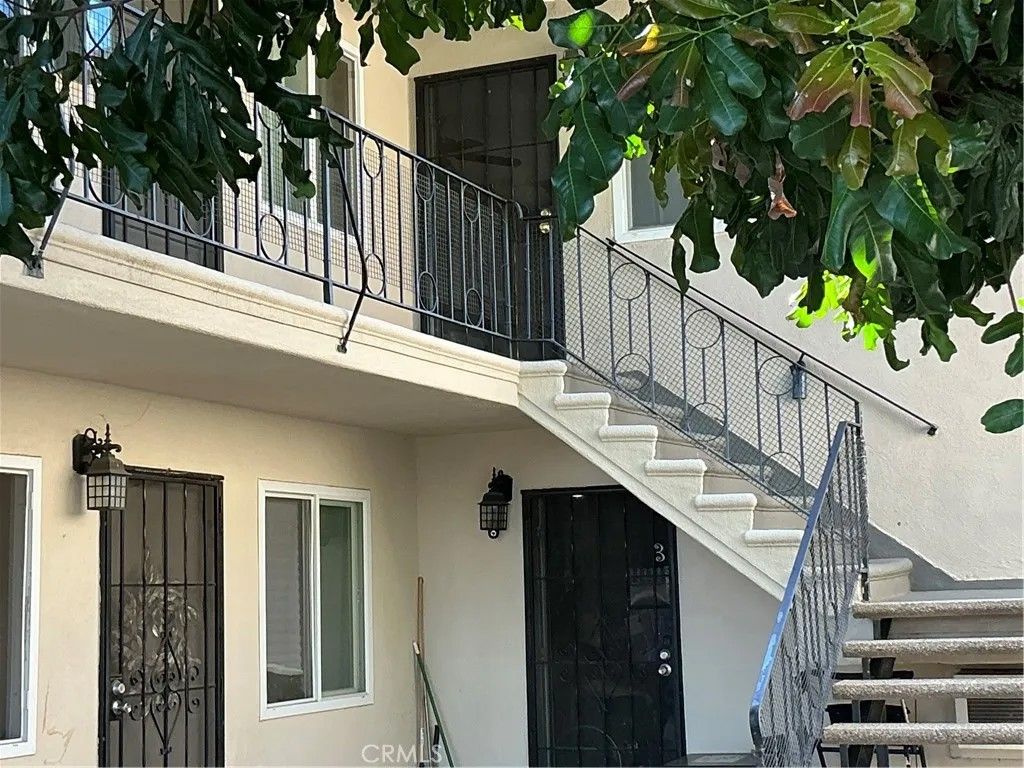 Photo of 645 Scott Pl, Glendora, CA 91740 (MLS # AR26062857)