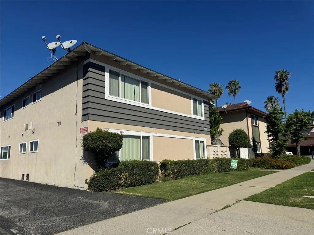 Photo of 645 Scott Pl, Glendora, CA 91740 (MLS # AR26062857)