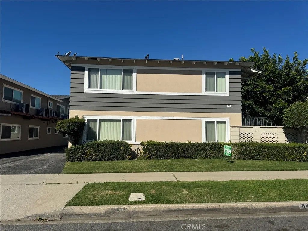Photo of 645 Scott Pl, Glendora, CA 91740 (MLS # AR26062857)