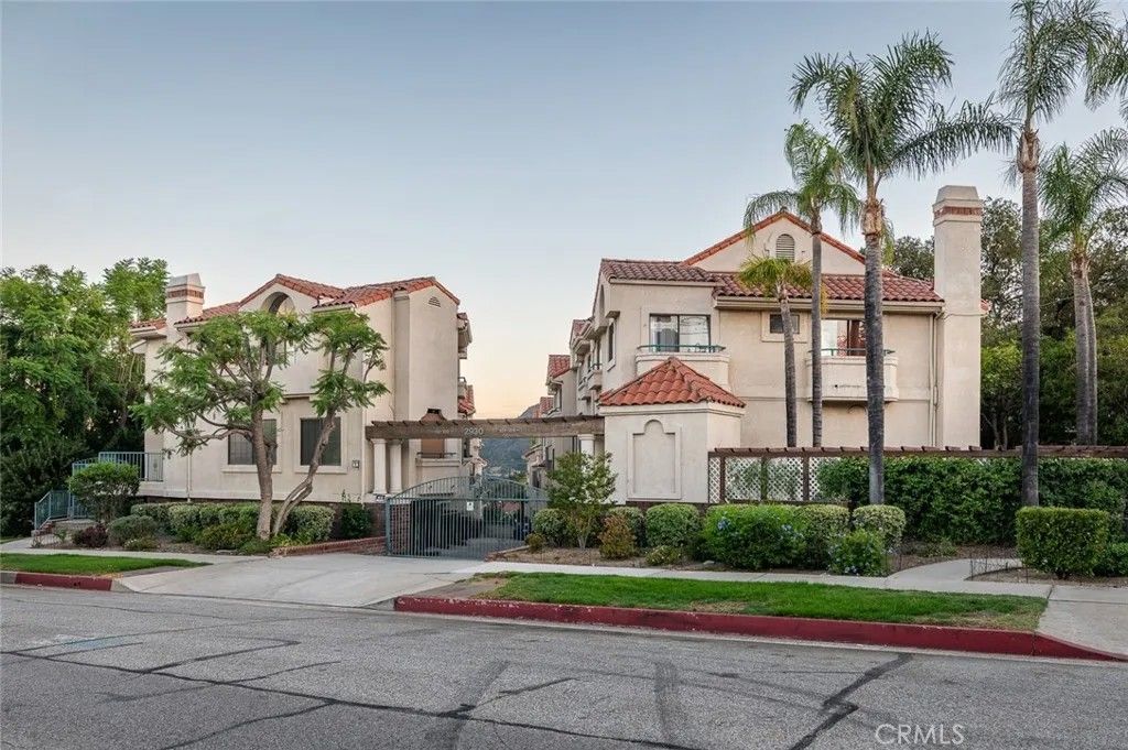 Photo of 2930 Montrose Avenue #102, La Crescenta, CA 91214 (MLS # GD25268987)