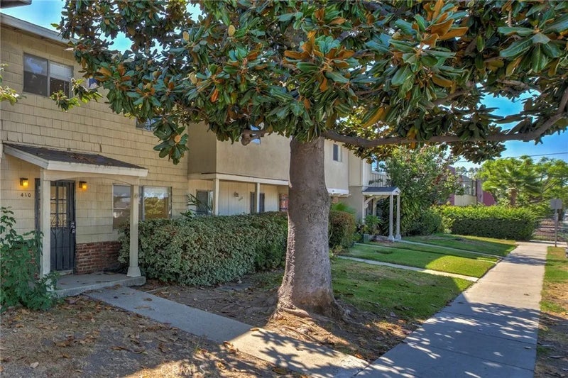 410 N Cerritos