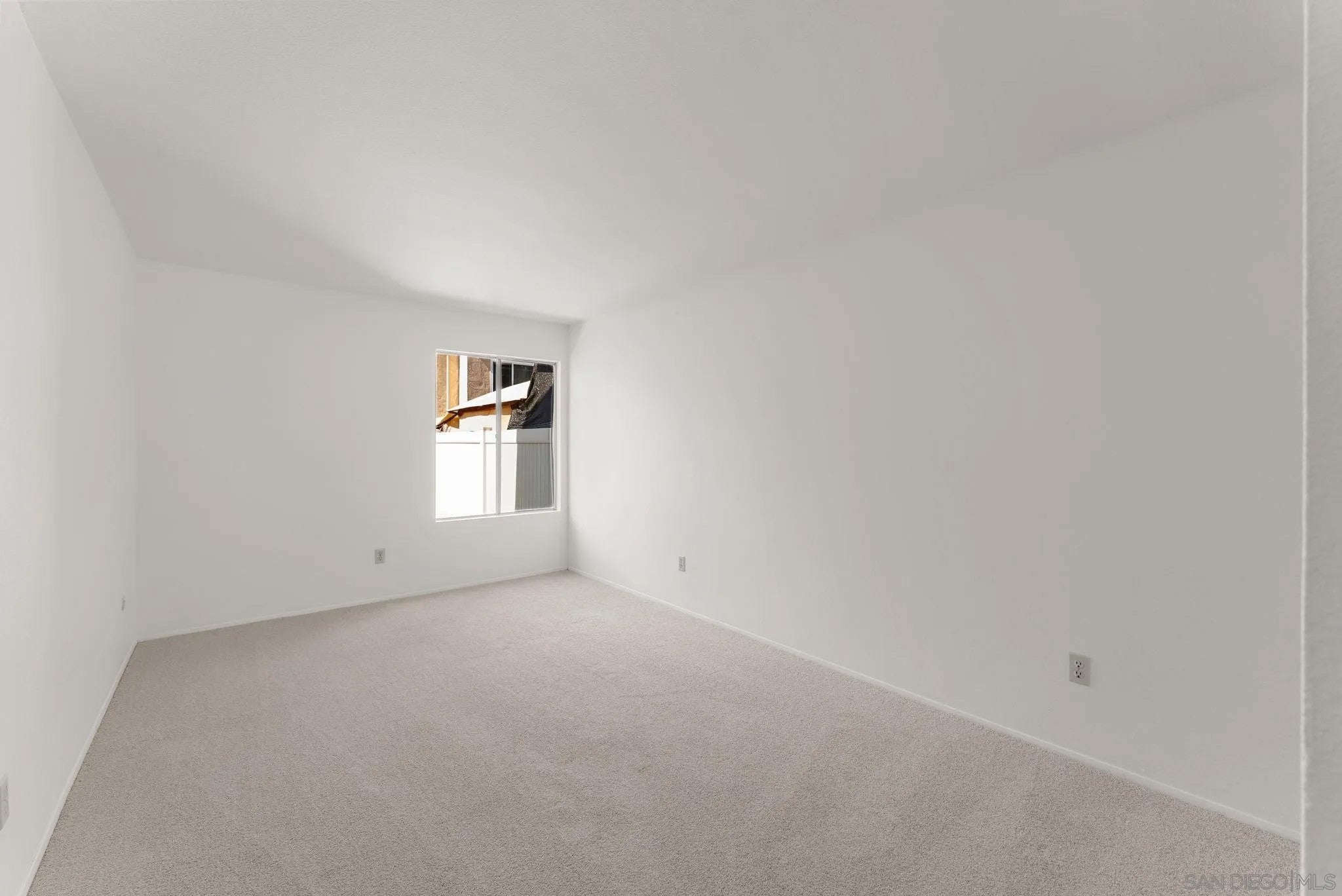 8034 Linda Vista 1Q