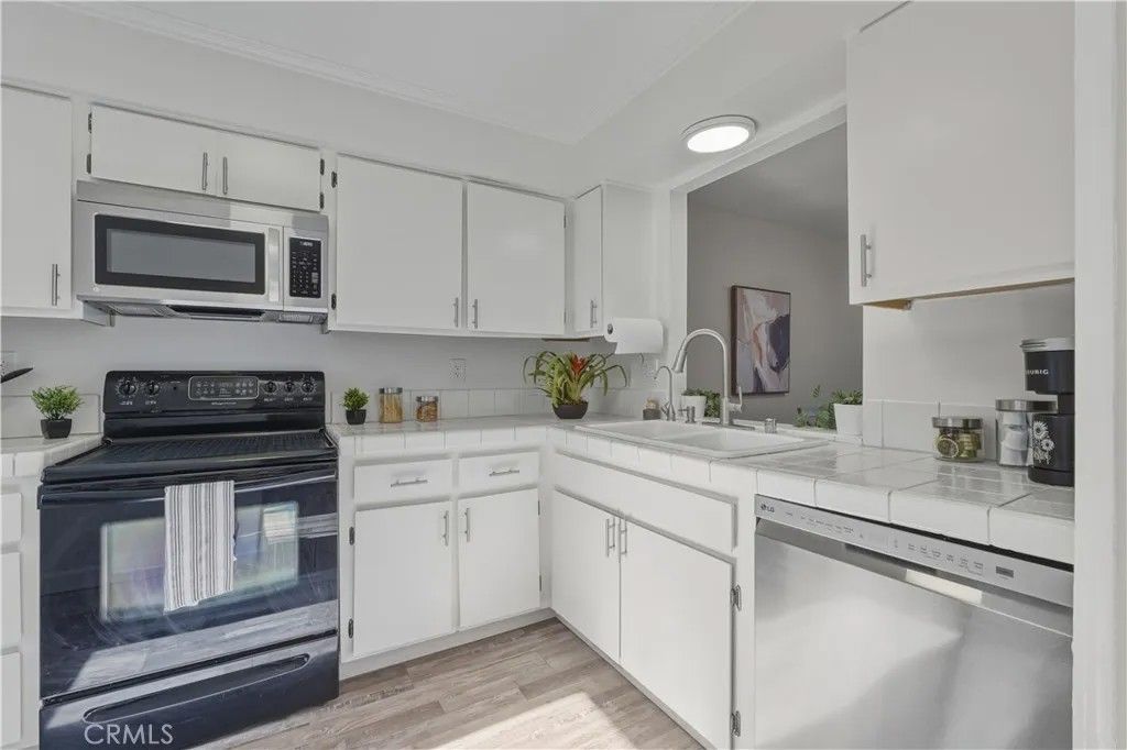 Photo of 112 Espanas Gln, Escondido, CA 92026 (MLS # OC25280991)