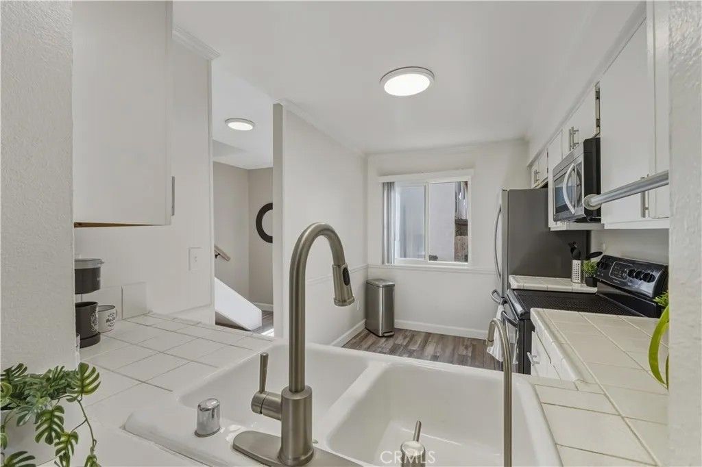 Photo of 112 Espanas Gln, Escondido, CA 92026 (MLS # OC25280991)