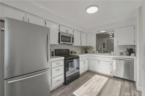 Photo of 112 Espanas Gln, Escondido, CA 92026 (MLS # OC25280991)