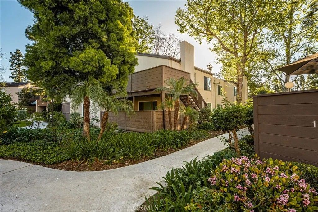 Photo of 1380 Cabrillo Park #G, Santa Ana, CA 92701 (MLS # PW26055357)