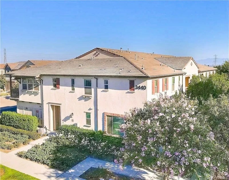 3440 E Santa Clara