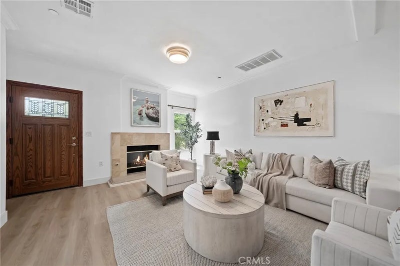 1088 S Marengo 8