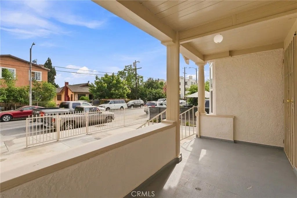 1223 E 35th