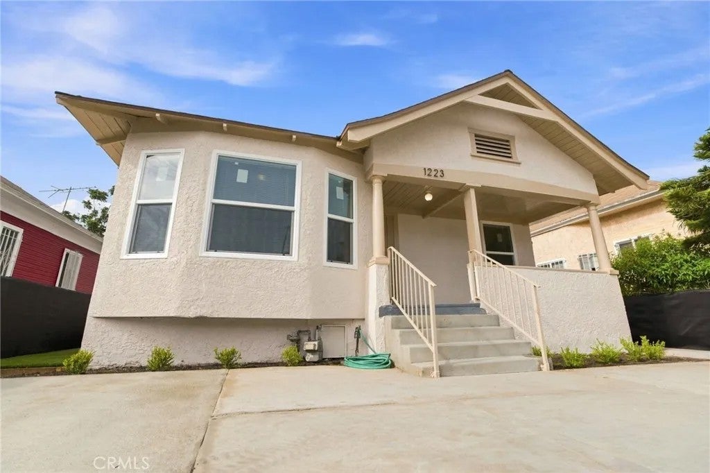 1223 E 35th