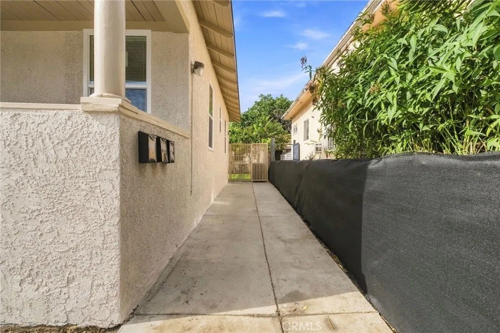 1223 E 35th