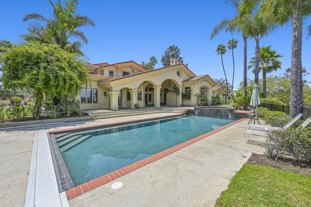 Photo of 431 Flores de Oro, Rancho Santa Fe, CA 92067 (MLS # NDP2507896)