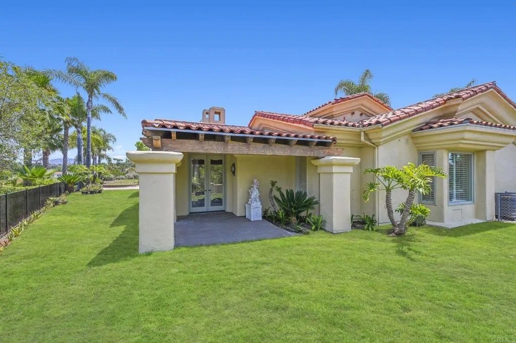 Photo of 431 Flores de Oro, Rancho Santa Fe, CA 92067 (MLS # NDP2507896)
