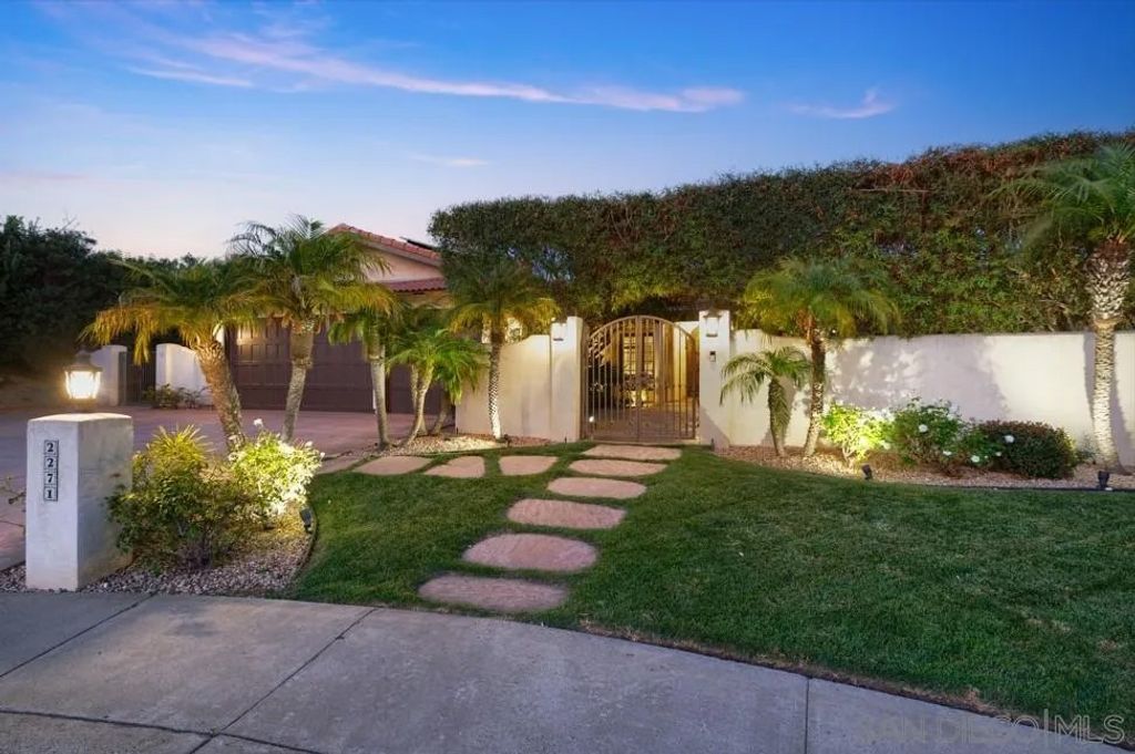 Photo of 2271 Via Anita, La Jolla, CA 92037 (MLS # 250042355)