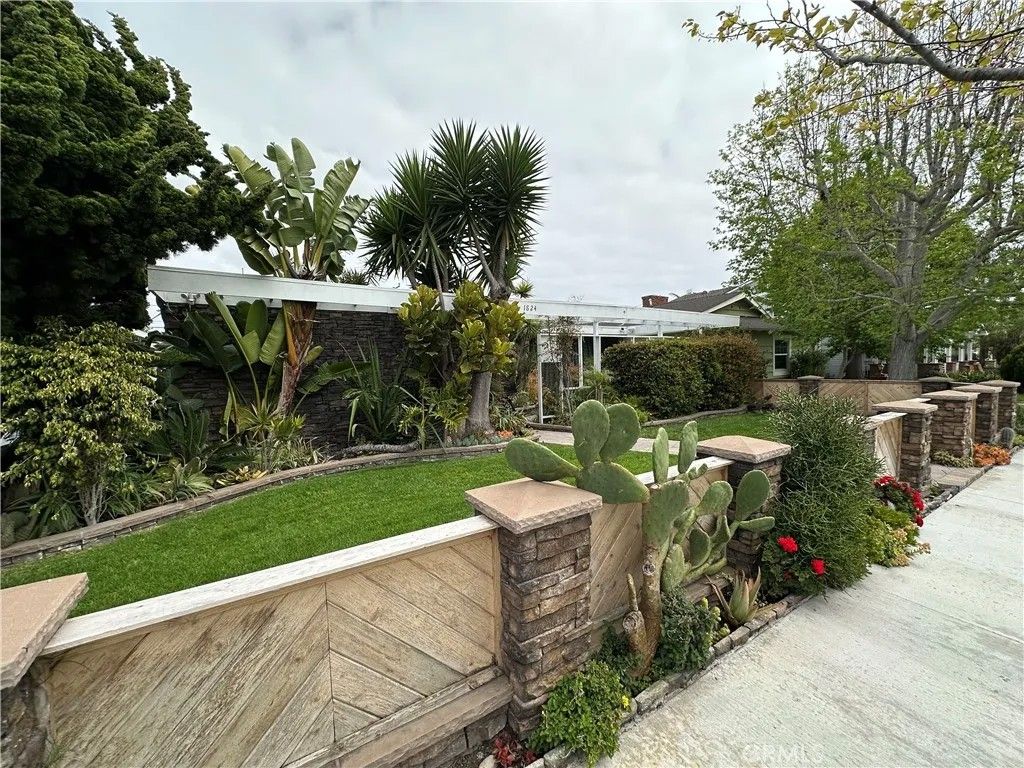 Photo of 1824 Park Street, Huntington Beach, CA 92648 (MLS # OC25275822)