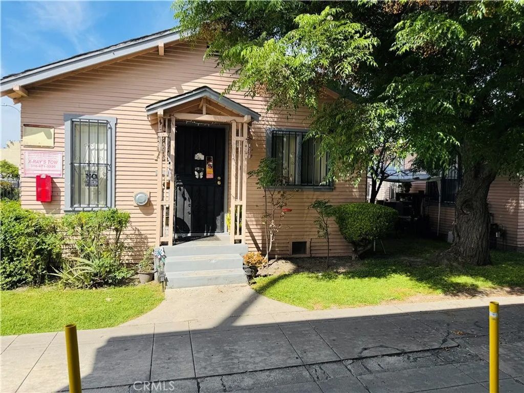 Photo of 613 W 80th St, Los Angeles, CA 90044 (MLS # RS26065957)