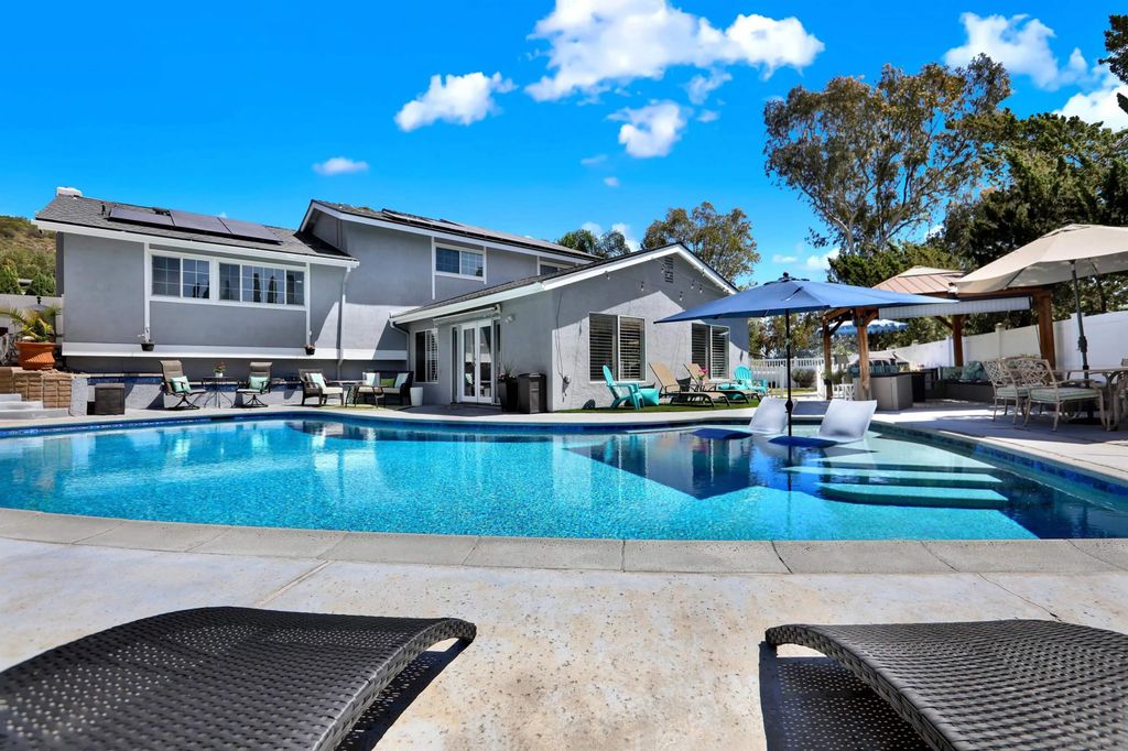 Photo of 12913 Evalyn Ct, Poway, CA 92064 (MLS # 260008306)