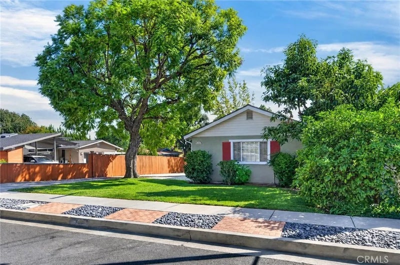 300 W Laurel Avenue
