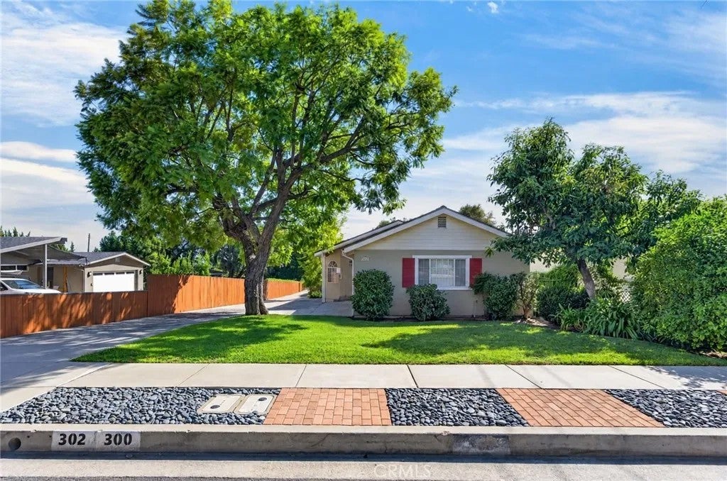 300 W Laurel Avenue