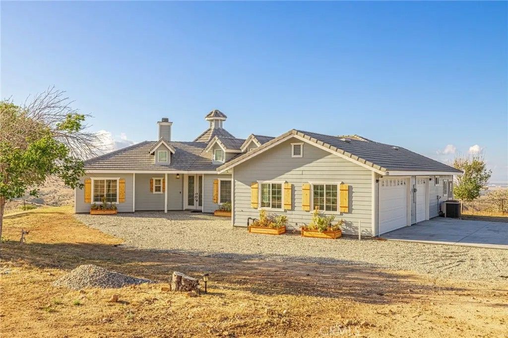 Photo of 1721 Carson Mesa Rd, Palmdale, CA 93550 (MLS # SR26064337)