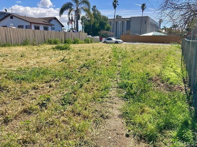 1432 Buena