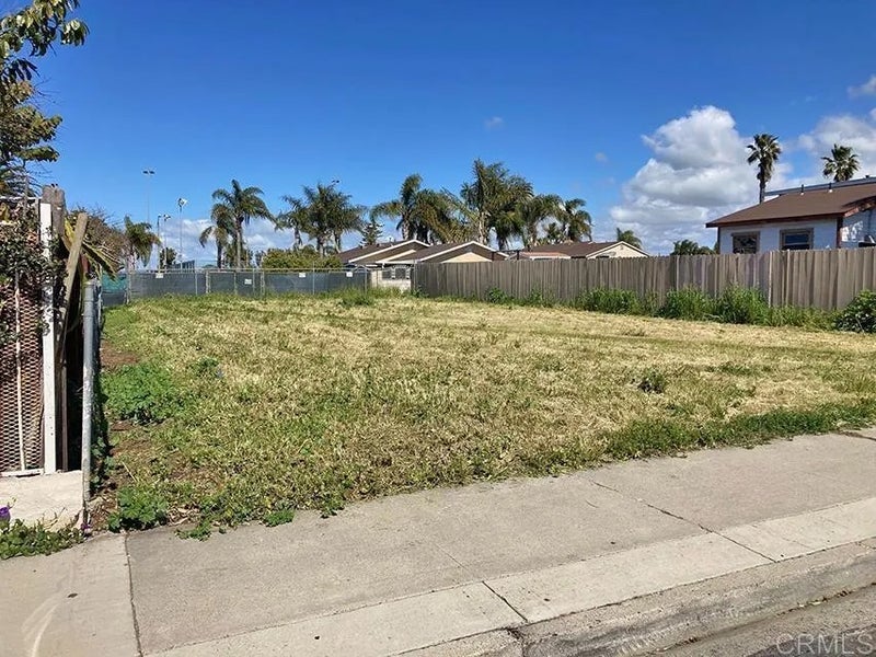 1432 Buena