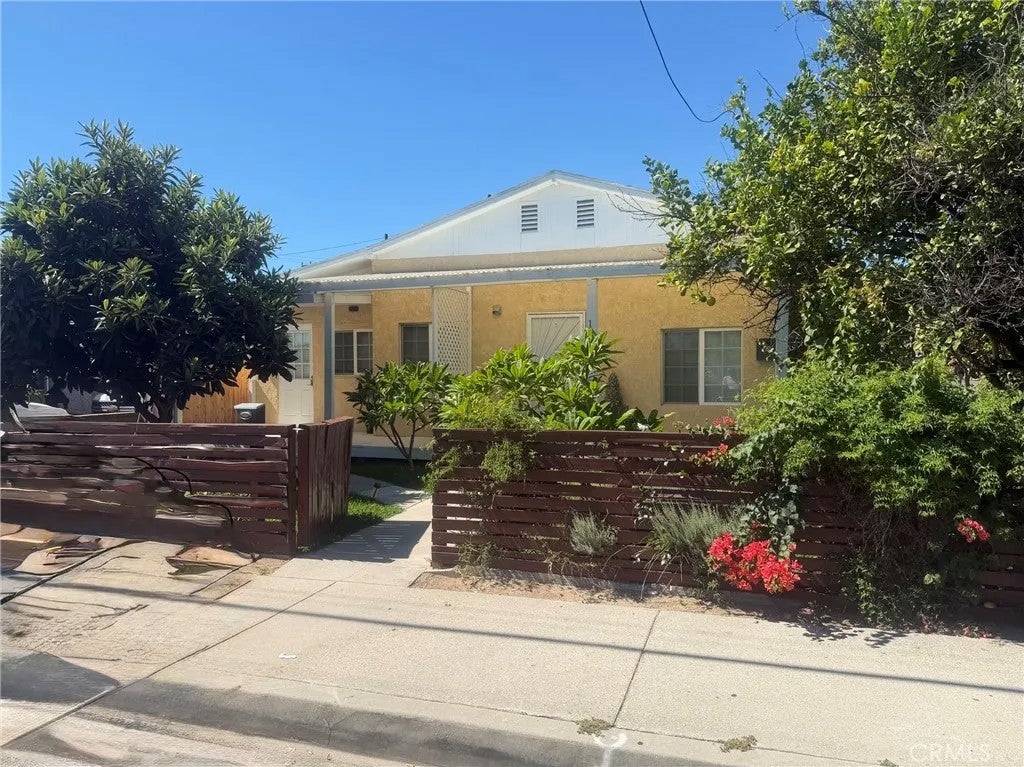 Photo of 101 S Lotus AVE, Pasadena, CA 91107 (MLS # WS26215553)