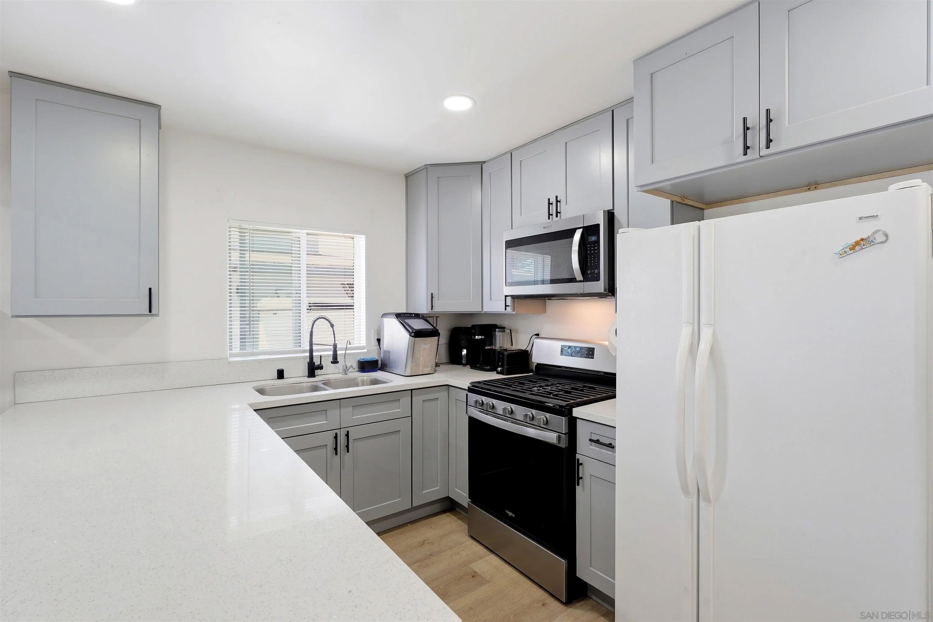 23 E 1st St