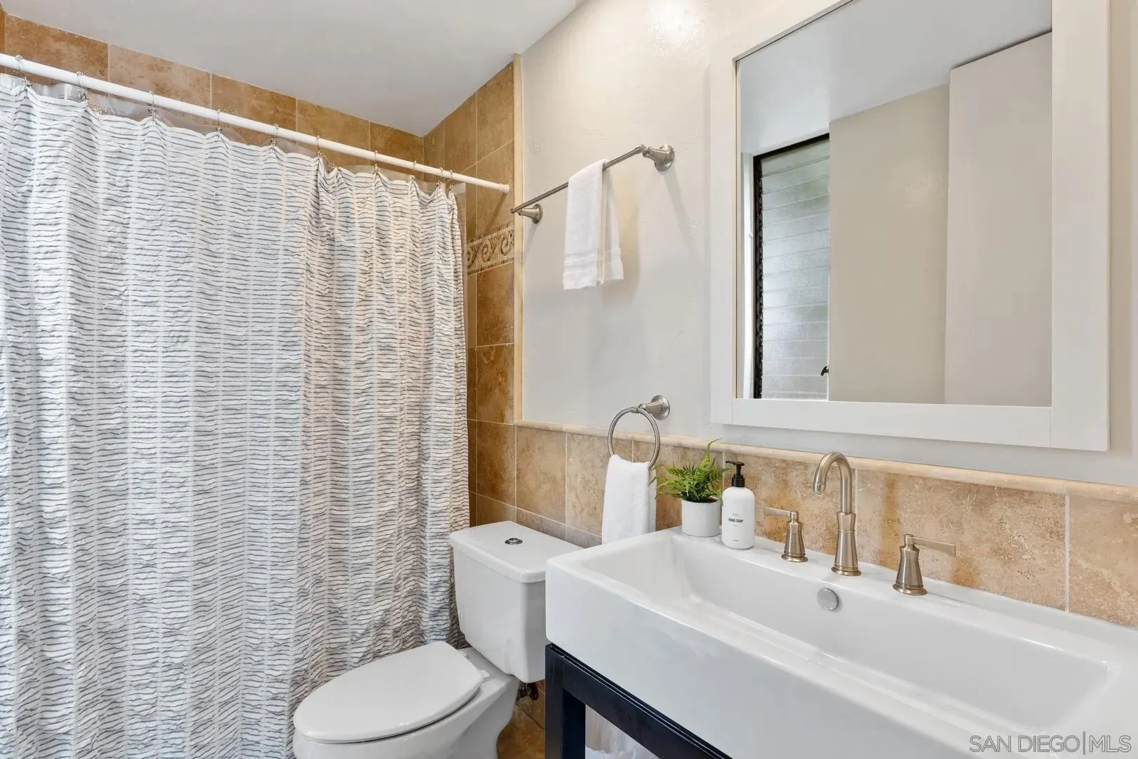 La Jolla, California 92037, United States, 4 Bedrooms Bedrooms, ,4 BathroomsBathrooms,Residential,Active,166441