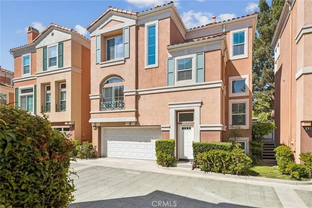 11 Medici Aisle, Irvine