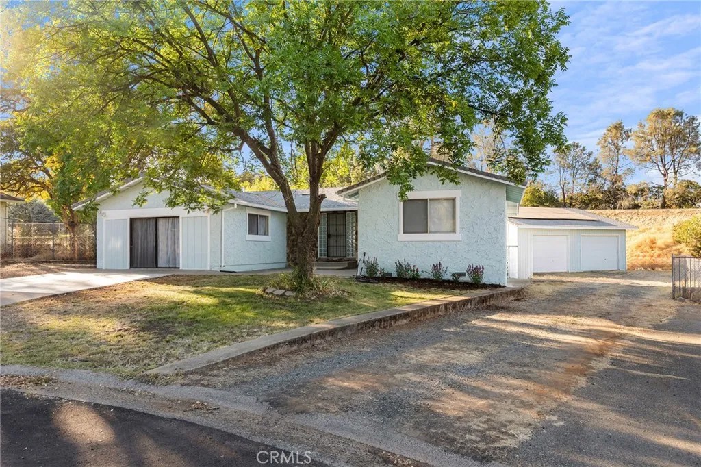 3 Stallion Court