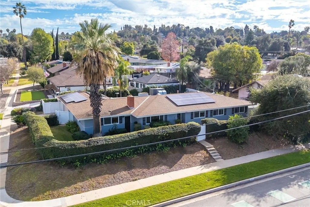 Photo of 1235 W Cypress Ave, Redlands, CA 92373 (MLS # IG26020605)