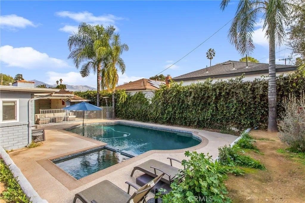 Photo of 1235 W Cypress Ave, Redlands, CA 92373 (MLS # IG26020605)