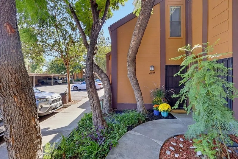 13923 Bayside