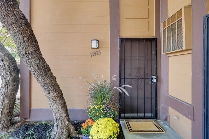 13923 Bayside