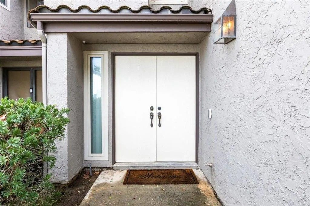 Photo of 1113 Wren Gln, Escondido, CA 92026 (MLS # NDP2601441)