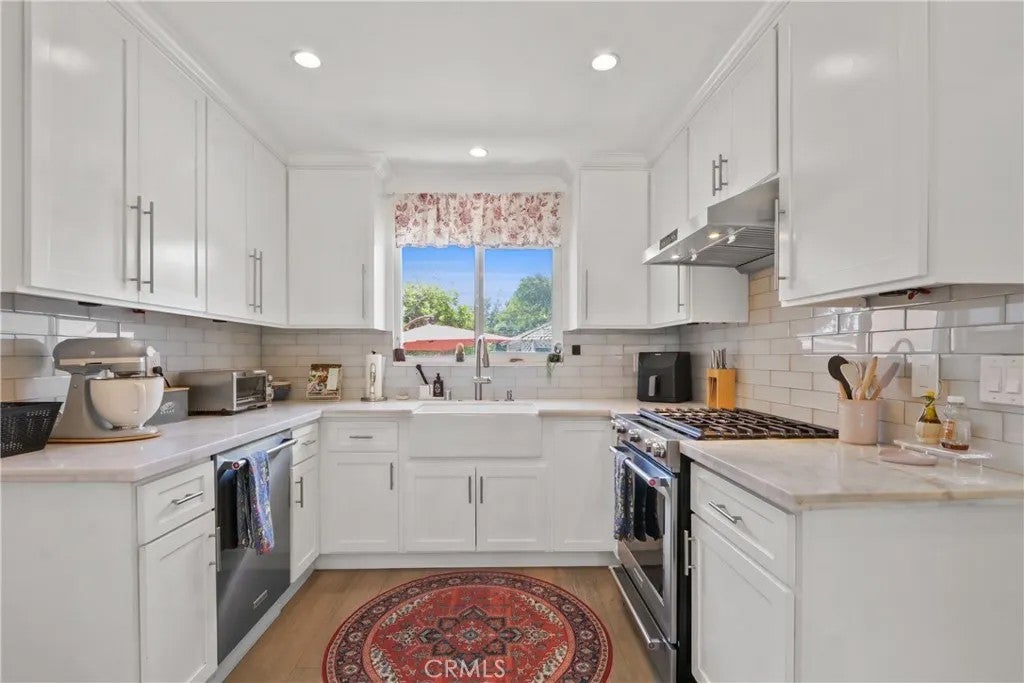 6012 E Conant