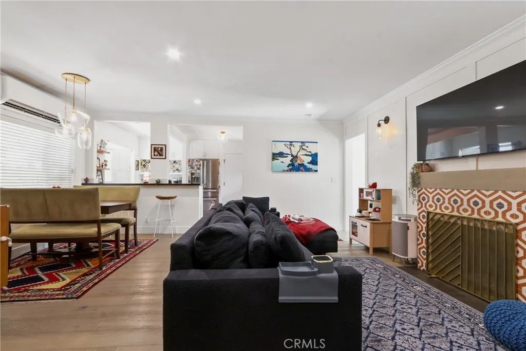 6012 E Conant
