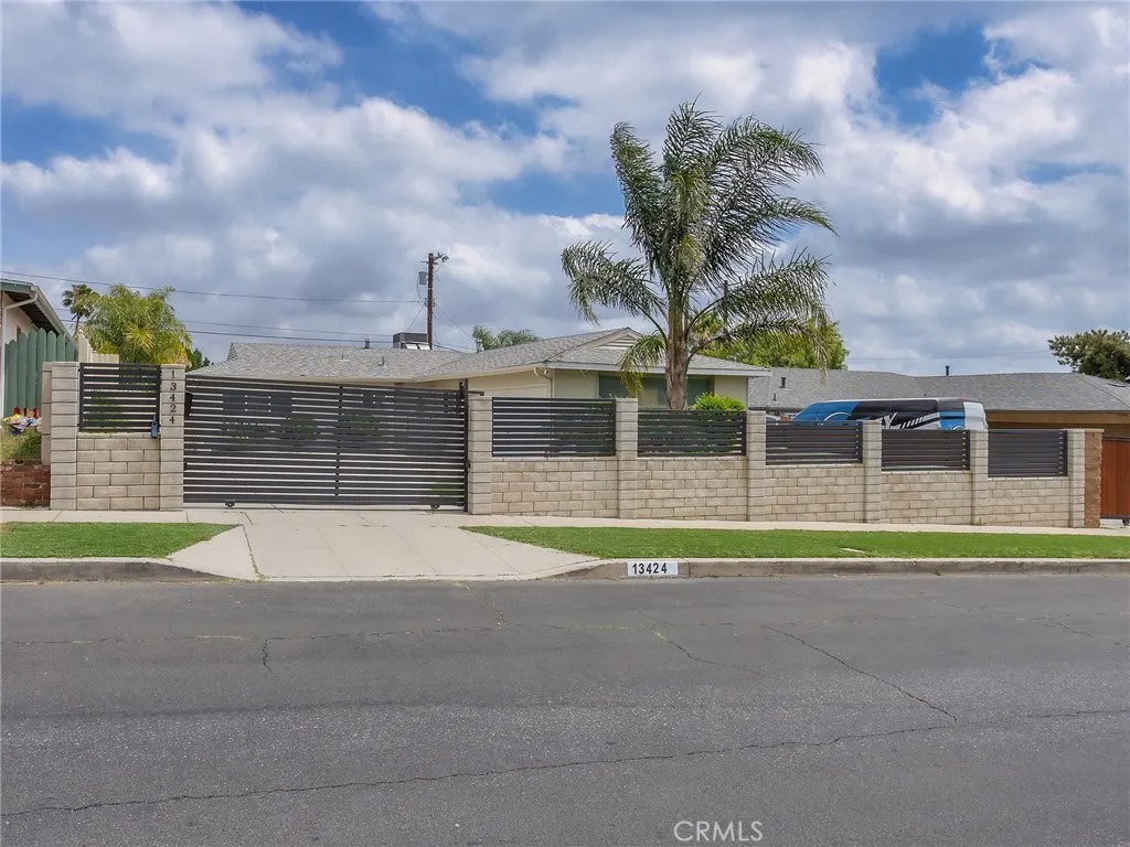 13424 Dyer Street