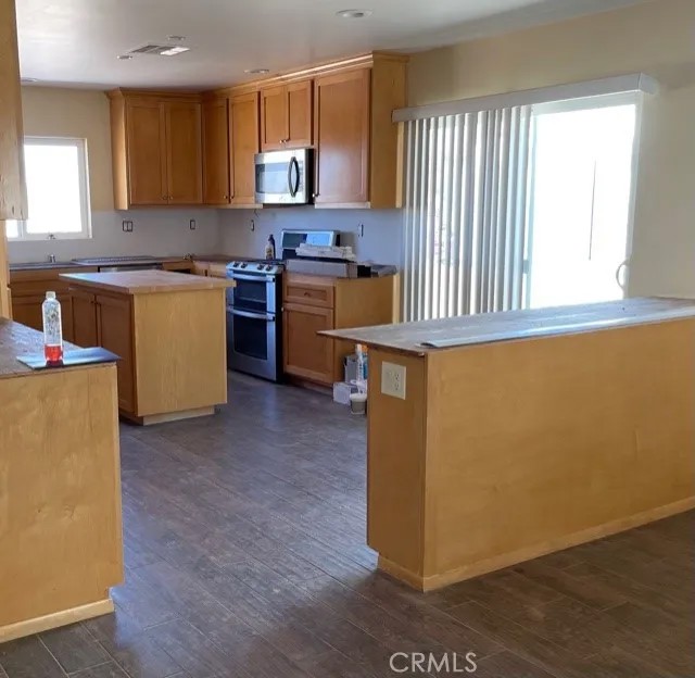 10645 E Avenue R12