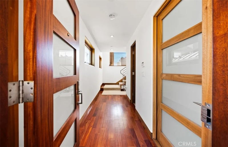 2615 Victoria