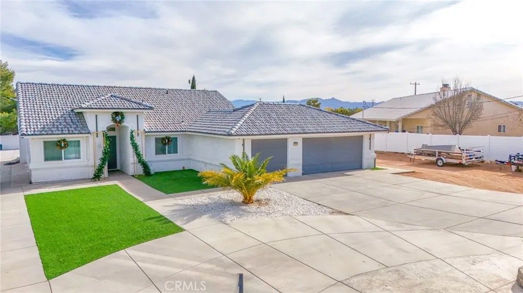 Photo of 7925 Victor Ave, Hesperia, CA 92345 (MLS # DW25279647)