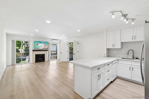 Photo of 4600 Lamont St #204, San Diego, CA 92109 (MLS # 260017877)