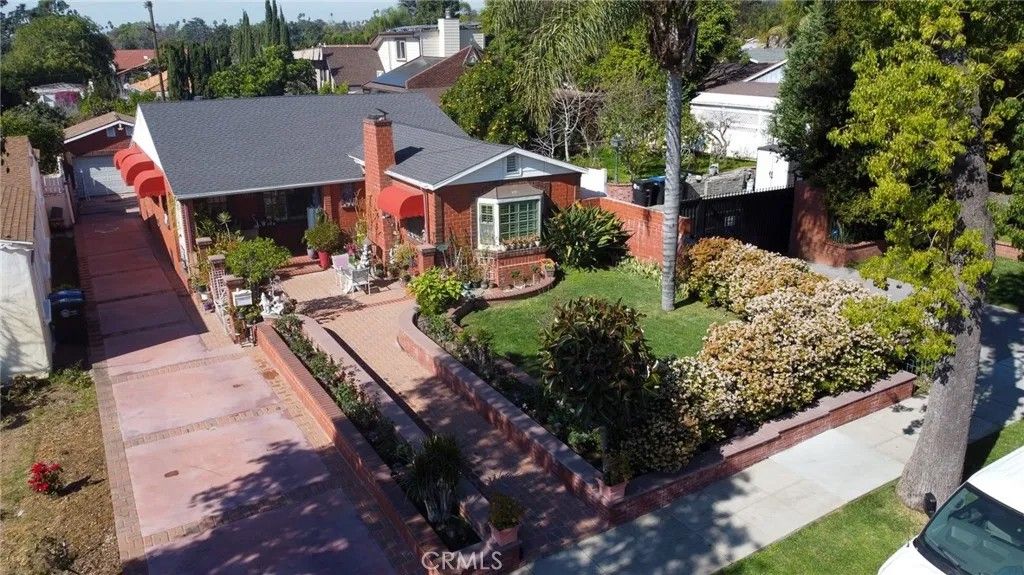 Photo of 1343 Highland Ave, Glendale, CA 91202 (MLS # GD26044318)